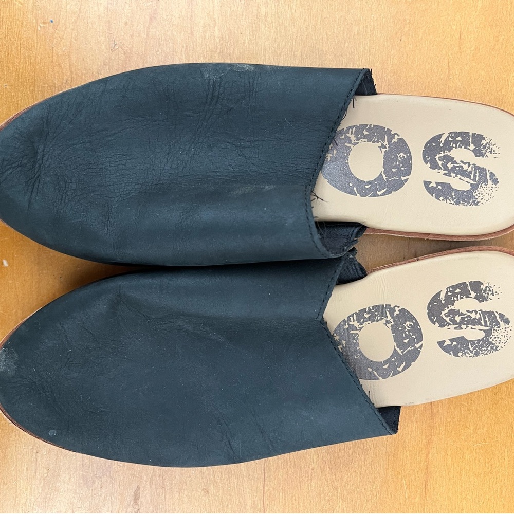 Sorel Black Slip-On Leather Mules